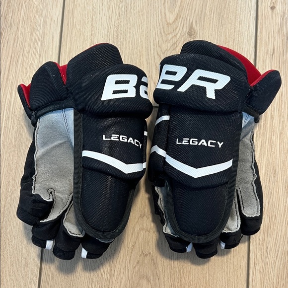 Bauer Legacy Youth Black and White Ice Hockey Gloves with Red Accents - Picture 2 of 11